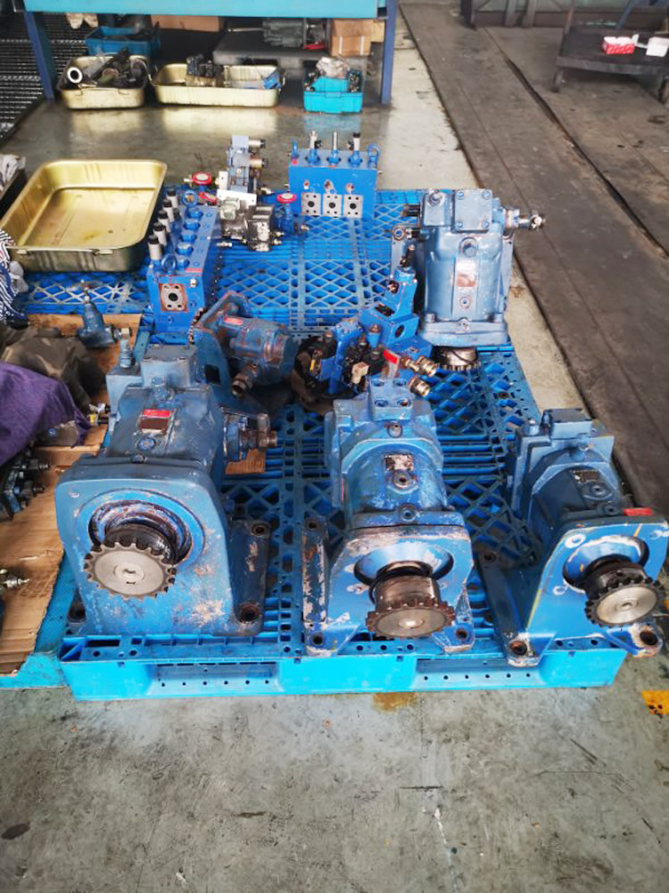 Hydraulic pump maintenance